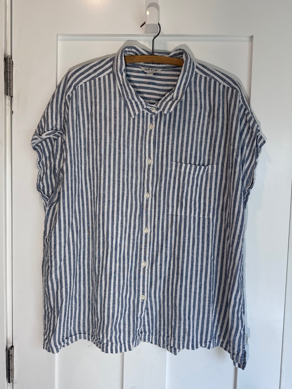 Orvis Blue and White Vertical Stripe Button-Down Shirt 55% Linen Summer Beach